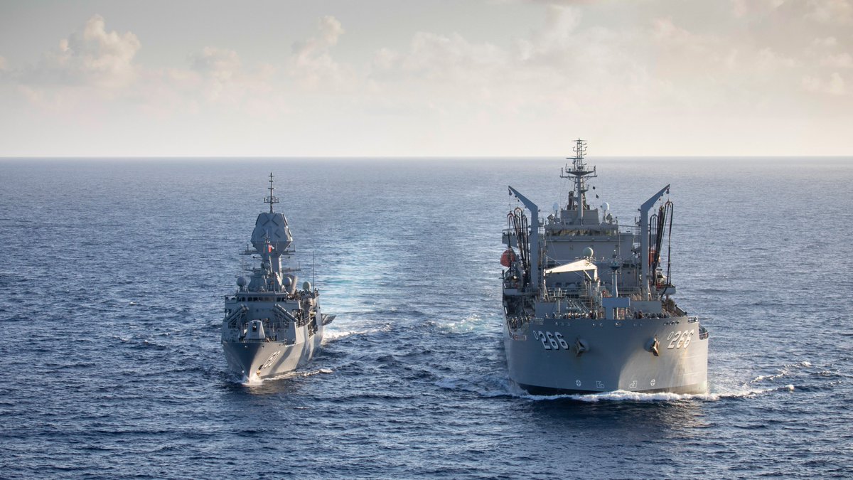 Australian_Navy's tweet photo. Always ready to refuel others ⛽⚓ #HMASSirius completes her 715th replenishment at sea by supplying fuel to #HMASAnzac during a transit of the South China Sea. 

📖➡️: https://t.co/RnLC8oJVXg #YourADF #AusNavy https://t.co/j1op3pfsjS