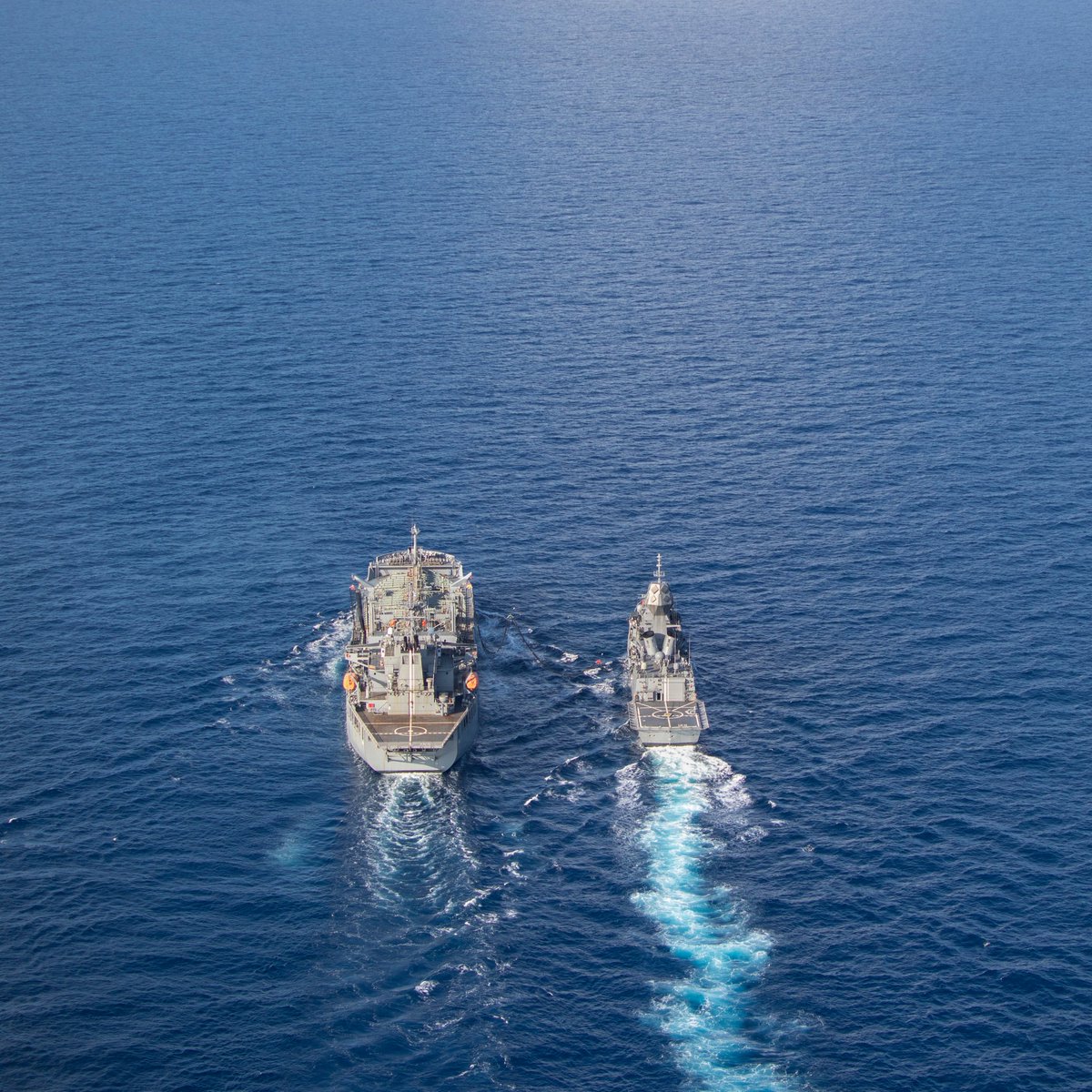 Australian_Navy's tweet photo. Always ready to refuel others ⛽⚓ #HMASSirius completes her 715th replenishment at sea by supplying fuel to #HMASAnzac during a transit of the South China Sea. 

📖➡️: https://t.co/RnLC8oJVXg #YourADF #AusNavy https://t.co/j1op3pfsjS