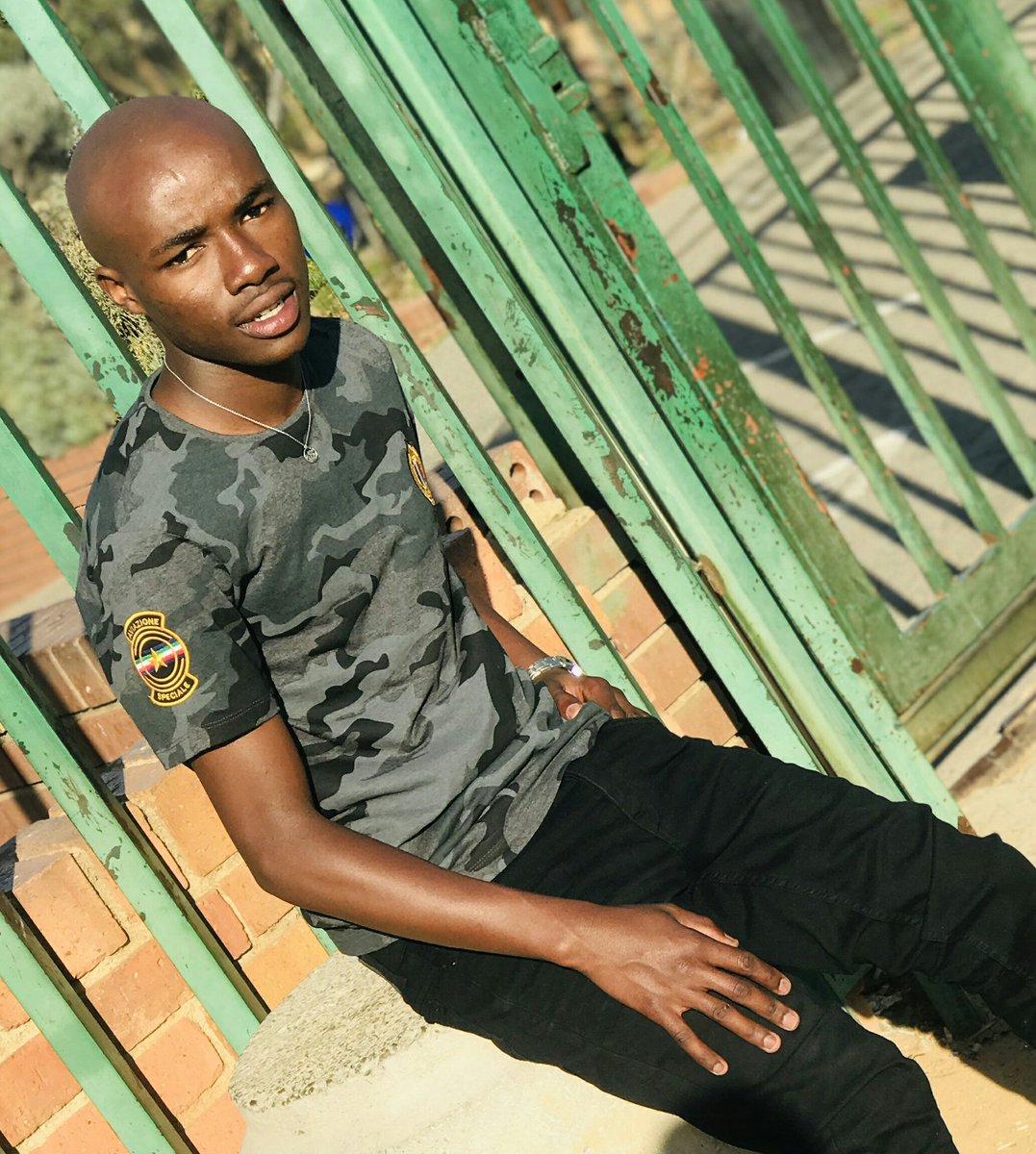 sibu_siso's tweet photo. @NoMmabatho Kanti why kmele thina sisale? https://t.co/WX4HQiwU7h