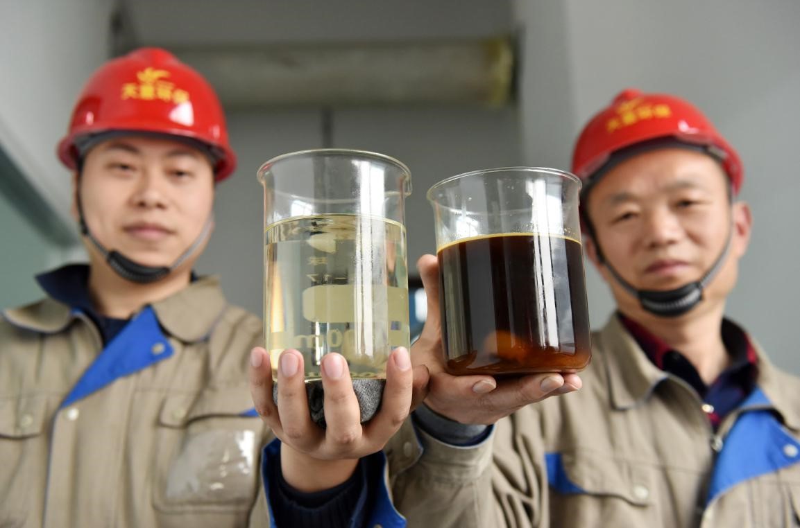 ChinaScience's tweet photo. East China’s Shanghai municipality processes “gutter oil,” or cooking oil recycled from kitchen waste, into biodiesel through technical means and makes it a power source for buses. https://t.co/mD5elPITxD https://t.co/gN7TRFKVgs