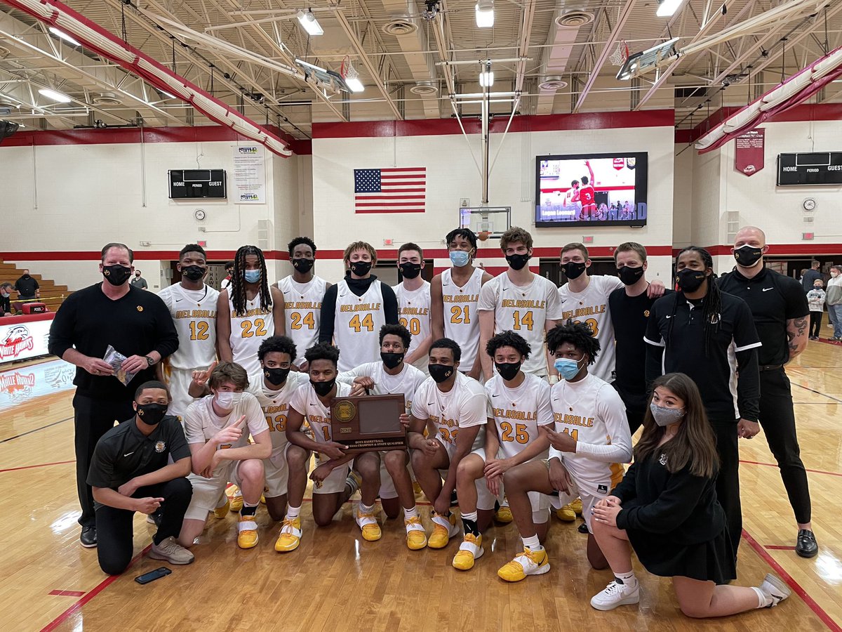 DLSislanders's tweet photo. The Islanders just won the Section 6AAA championship! 🏀 🏆 DeLaSalle is headed to the state tournament! #GoBigDe https://t.co/sHr8cYpdro