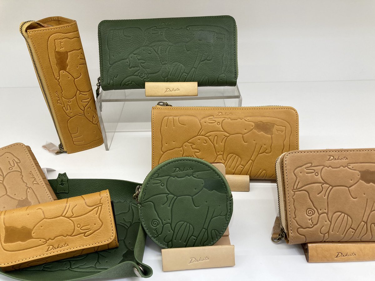 TOKYU_DEPT_sp's tweet image. おはようございます、しらかばです🐣🍀
2F〈ダコタ〉よりご紹介👛🧚🏻
『アニマーレ』🐘
子供の頃を思い出す懐かしい動物パズルの型押し🦒引手はハムスターのパズルピース🐹遊び心がいっぱい❣️
ラウンド長財布はカードポケットがいっぱい🤗
【最強開運日】まであと5日✨
#tokyu_dept #最強開運日 #ダコタ