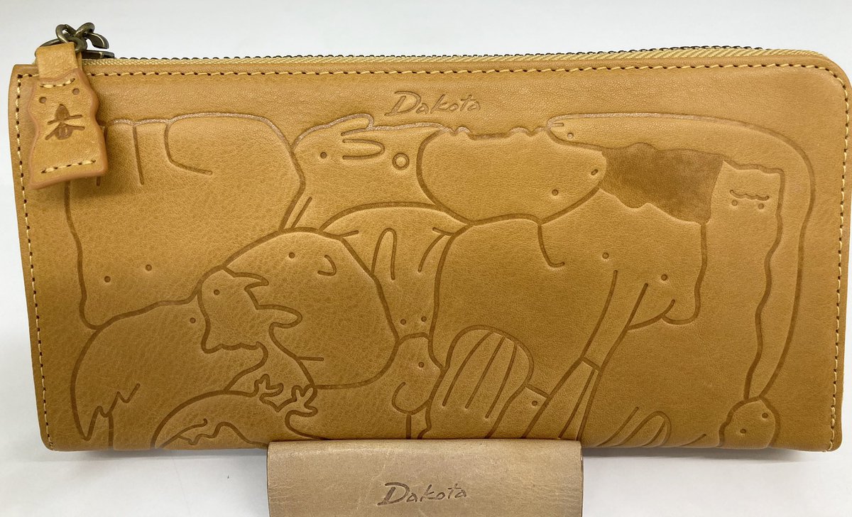 TOKYU_DEPT_sp's tweet image. おはようございます、しらかばです🐣🍀
2F〈ダコタ〉よりご紹介👛🧚🏻
『アニマーレ』🐘
子供の頃を思い出す懐かしい動物パズルの型押し🦒引手はハムスターのパズルピース🐹遊び心がいっぱい❣️
ラウンド長財布はカードポケットがいっぱい🤗
【最強開運日】まであと5日✨
#tokyu_dept #最強開運日 #ダコタ