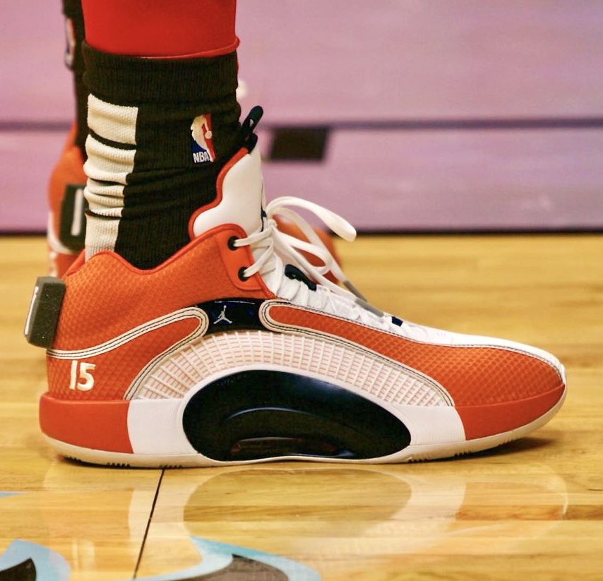 NickDePaula's tweet photo. Melo brought out the @Cuse_MBB PEs since its #MarchMadness time 🍊🍊

📷: @CHold https://t.co/CSUwa5XFM6