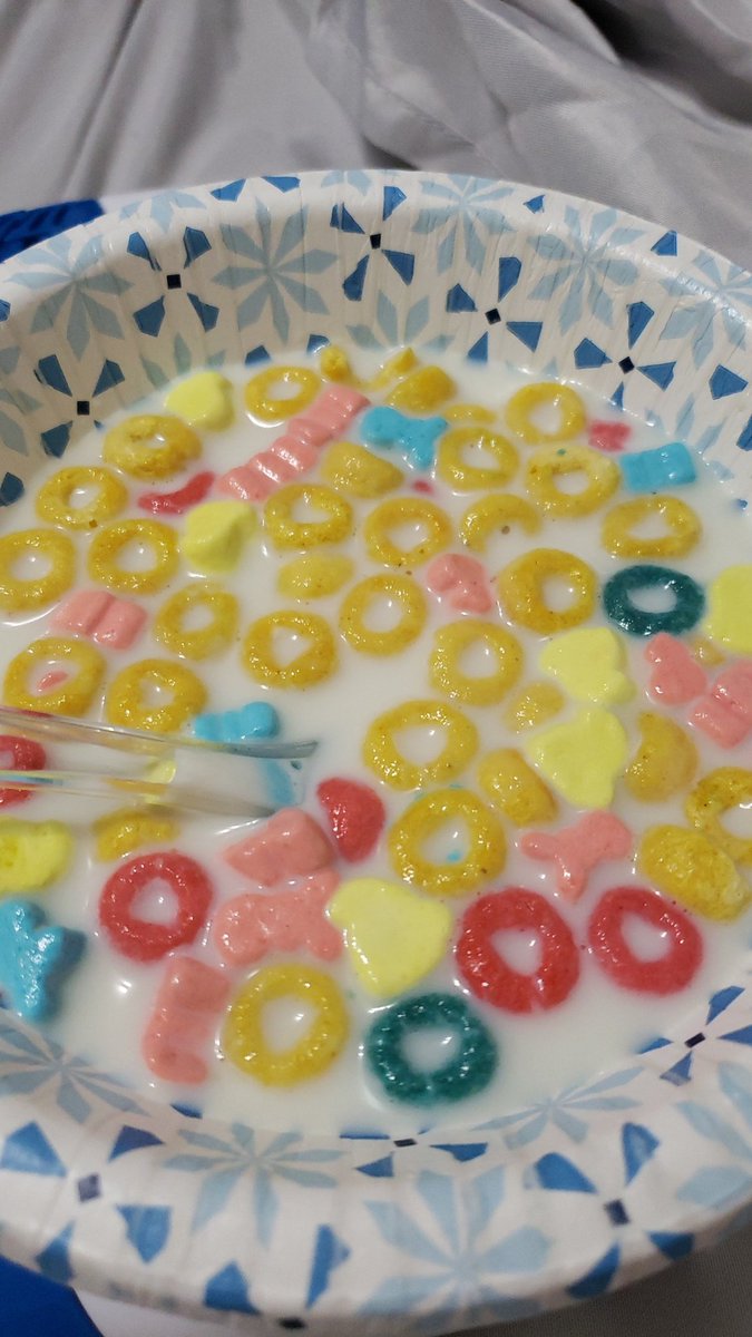 SammyGI24's tweet photo. Thank you @PEEPSBrand for making a cereal, because I have NOT been able to get @indelight 's peeps creamer which is one of my favourite flavors ever! https://t.co/4ZtSvczwne