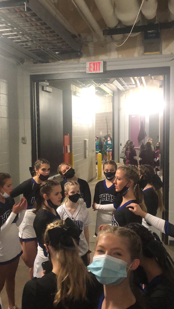 Pregame for the <a href="/HRHSFalconCheer/">HighlandsRanchCheer</a> at STATE!! Almost game time! #SkoFlacs