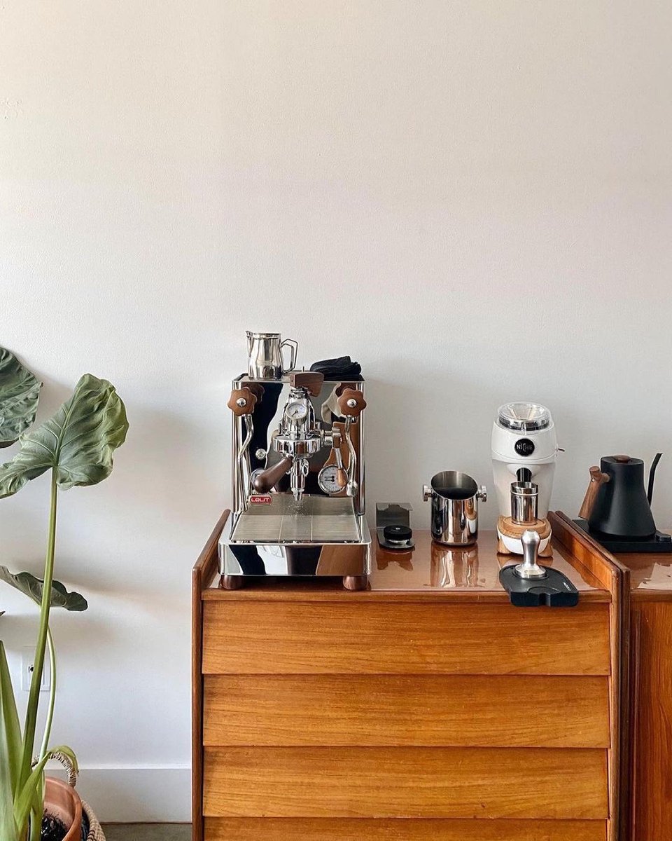 adorcup's tweet photo. Such a pretty brew bar

#Ador #adorcup #baristas #coffee #barista #baristagram #baristalife #coffeetime #latteart #baristadaily #baristalove #baristaskills #latte #coffeelover #baristababes #baristaart #coffeeshop #latteartist #likeforlikes #l4l #followforfollow #f4f https://t.co/gGJGfjneyr