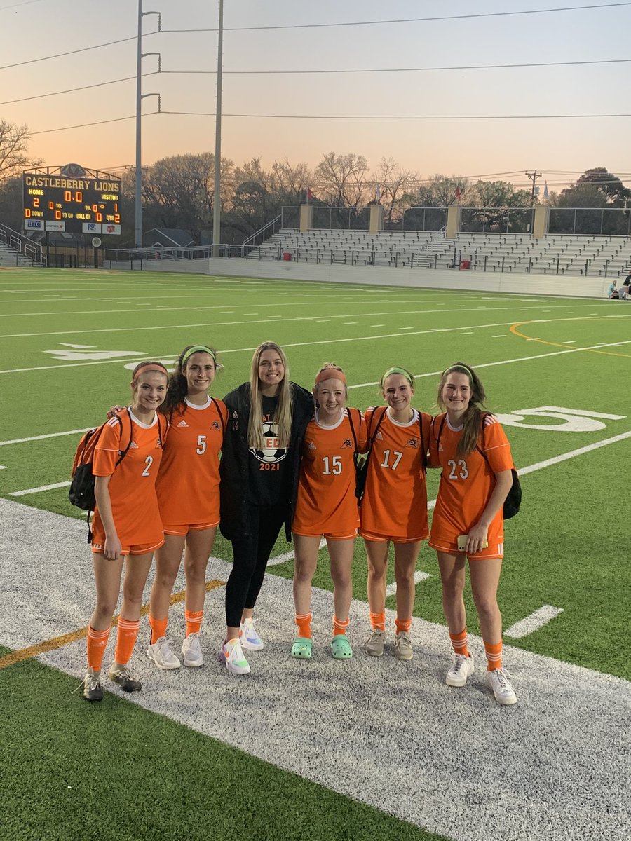 Congratulations to <a href="/VelaMckenna/">McKenna Vela</a> <a href="/jourdan_hart/">Jourdan Hart</a> <a href="/harpersmithhh/">Harper Smith</a> @MourerReese <a href="/reagankrajca/">Reagan Krajca</a> Kat Cash and the entire <a href="/SoccerLadycat/">Aledo Ladycat Soccer</a> team for a tremendous 2-1 first round playoff win over Birdville!   Next week they will face-off against  their fellow Texans at <a href="/CHSLadySpartans/">Lady Spartan Soccer</a>!