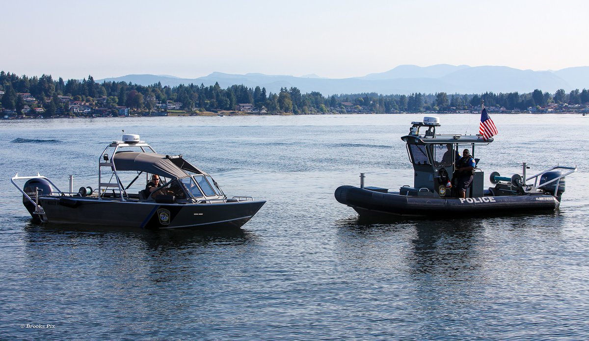 LKS_POLICE's tweet image. What floats your boat? For LSPD's Marine Unit, it’s knowing everyone is safe out on the water. Improve your boating skills by taking an education course. Learn more at boatered.org. #SpringAboardWA #BoatSmart #BoatSafe