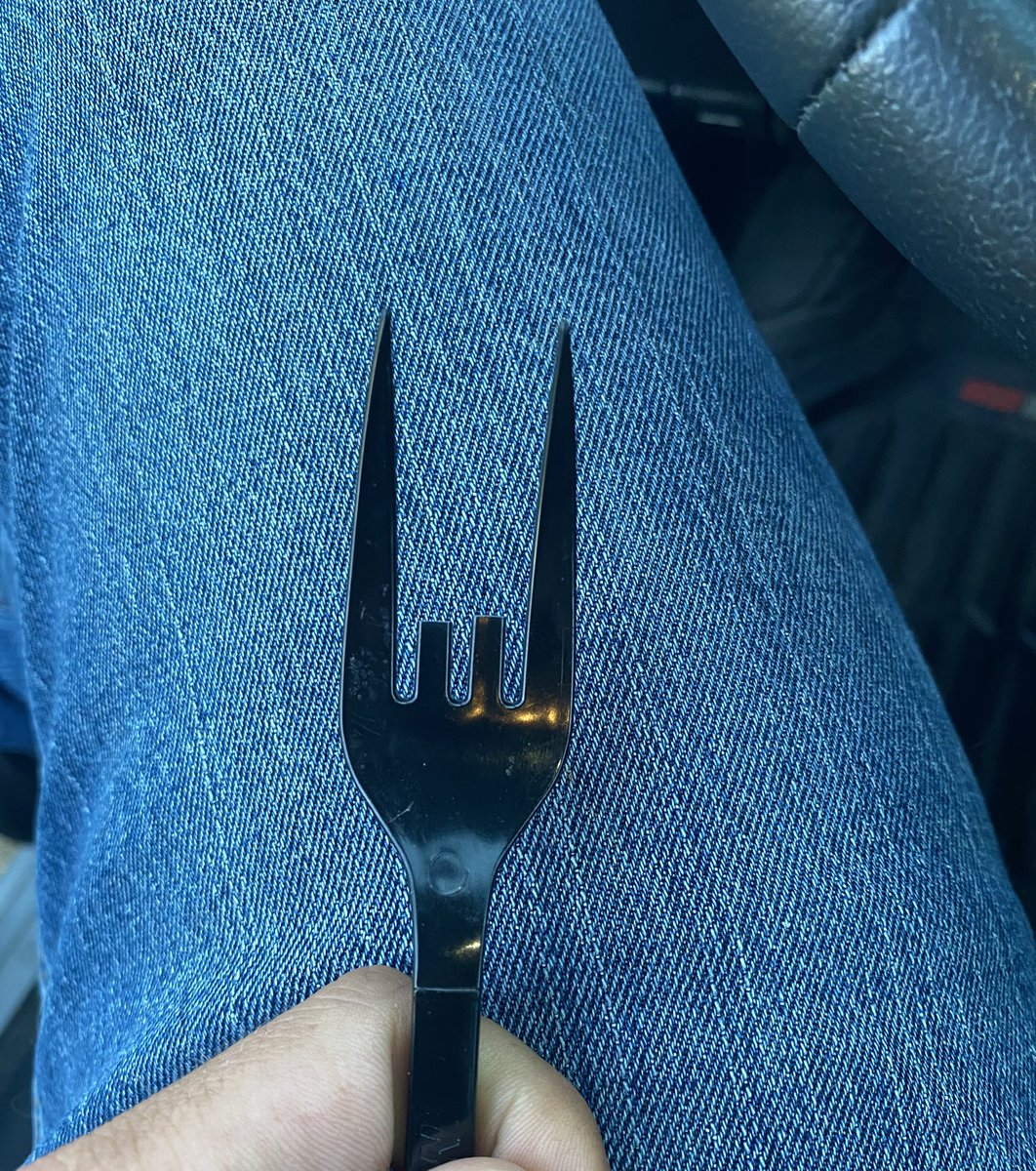 climaxximus's tweet photo. plastic fork                         metal fork https://t.co/4ZuN3SLnUA