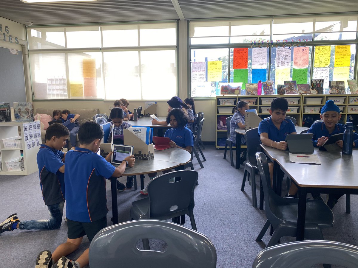 MissRiolo's tweet photo. Today in 4B we are using our research skills to create presentations about our culture! 🌏 @AitkenCreekPS https://t.co/LnGJqETGEh