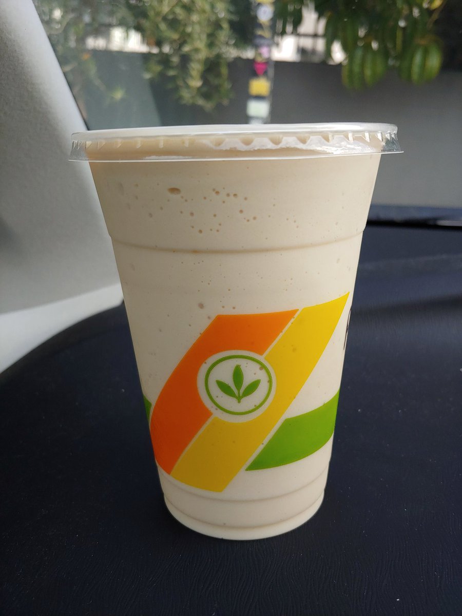 SDUndercover's tweet photo. @plantpowerff rewards app got me a free #vegan milkshake and I'm just glad to live at a time where I can have multiple vegan rewards apps on my phone. https://t.co/deKMNeUTI1