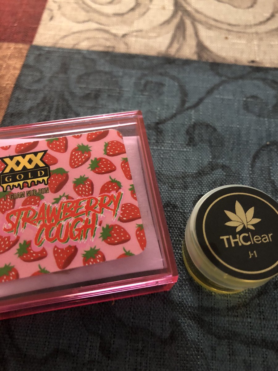 Dabbitha_'s tweet photo. #TBT
When shops weren’t regulated. Or quite legal yet. Prices were lower. Products were just as fire if not more. I wonder if these 2 companies made it through the transition. #THClear #XXXgold #CannabisCommunity #Mmemberville #WeAreGDC #StonerFam #TokeNation https://t.co/qacggAMs5G