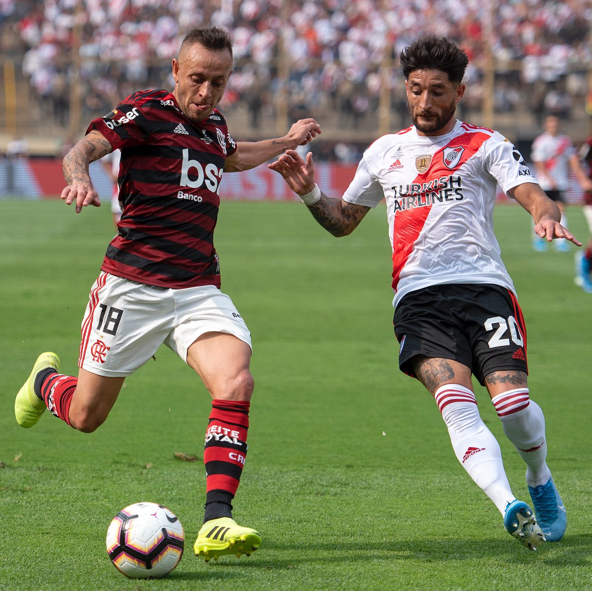 delmirojunior's tweet photo. #TBT da final da @Libertadores 2019 em Lima.
Pela primeira vez registrando um jogo fora do Brasil. Inesquecível!
🏆🏆 @Flamengo 2x1 @RiverPlate
📷 @delmirojunior
#libertadores #flamengo #flamengoxriverplate #riverplate #libertadores2019 #GloriaEterna #flaxriver #rafinha https://t.co/hF7yuy8Z0C