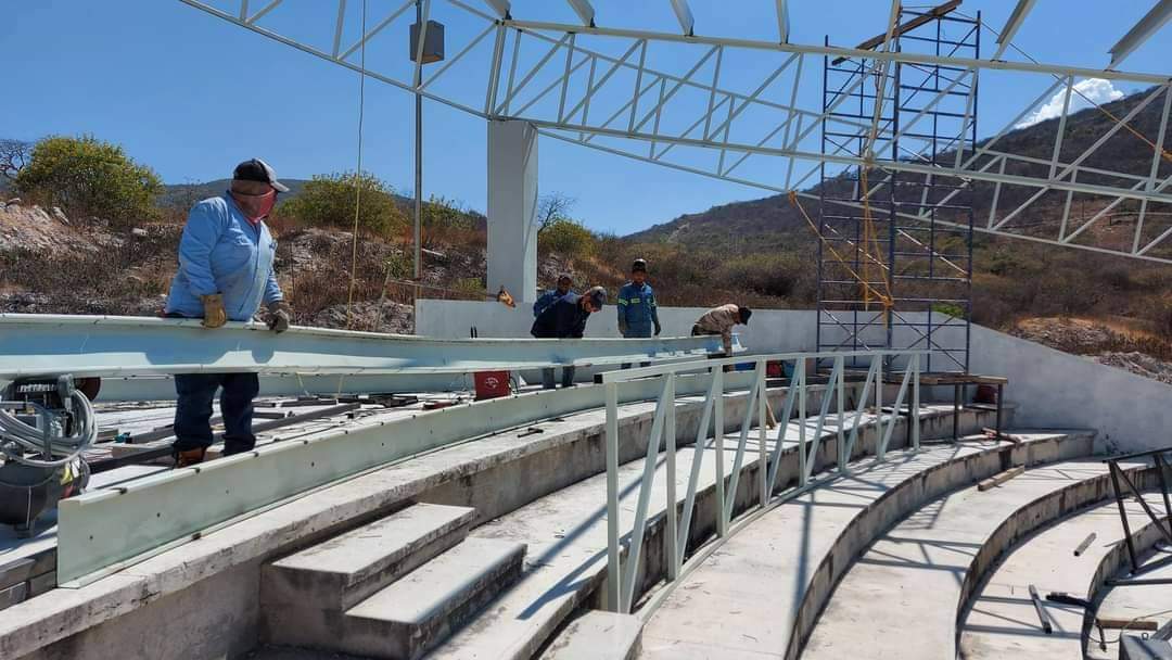 JavSaldana's tweet photo. La Escuela Superior de Artes UAGro ya cuenta con el tejado y remodelación del teatro hundido, un lugar que será de gran apoyo para que su comunidad estudiantil desarrolle proyectos escolares y presentaciones artísticas. https://t.co/qIG63kDDzn