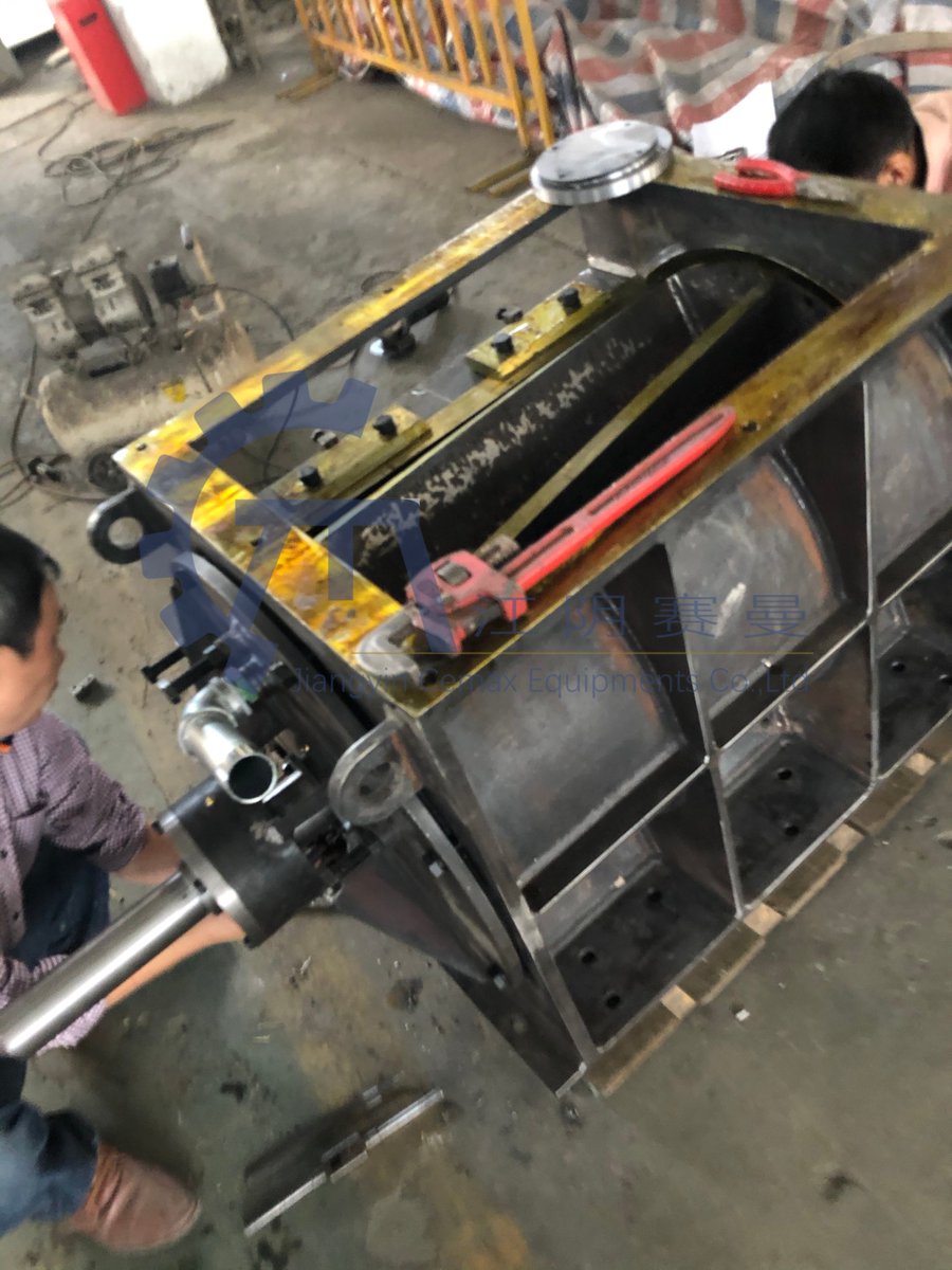 rotary feeder which is processing cement, minerals, raw coal etc. made in Jiangyin CEMAX --www.rotaryvalvefeeder.com .