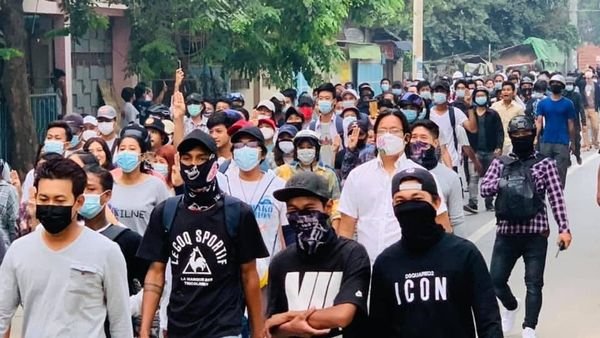 Anti-coup protest today in Mandalay, Myanmar, despite reported killing of some 320 civilians since last month's coup #WhatsHappeningInMyanmar pic: <a href="/IrrawaddyNews/">The Irrawaddy (Eng)</a>