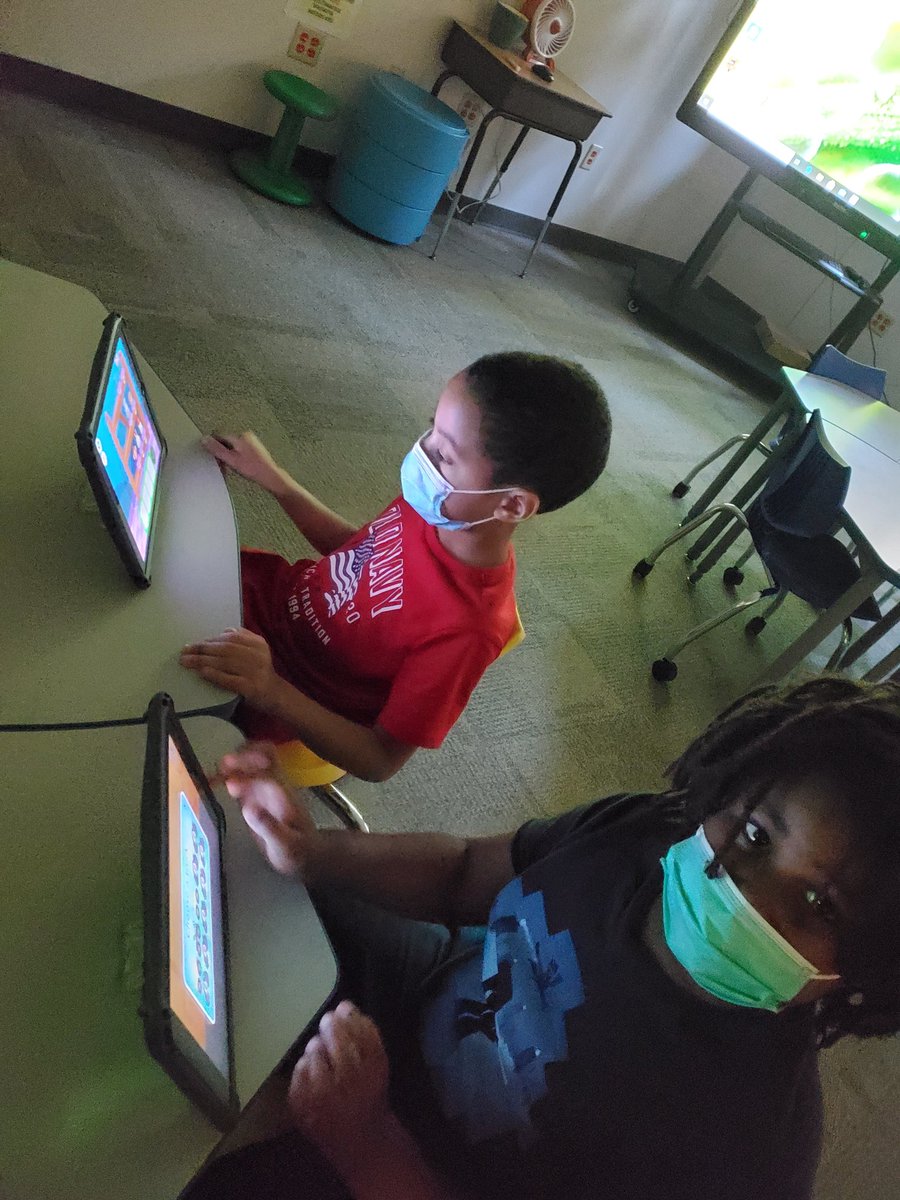 tranq084's tweet photo. Our little ones  @BlantonBulldogs are always excited to learn about coding. Let's go! #BlantonSTEM #growingtogether @triciabadillo https://t.co/XMLO1G4qVD