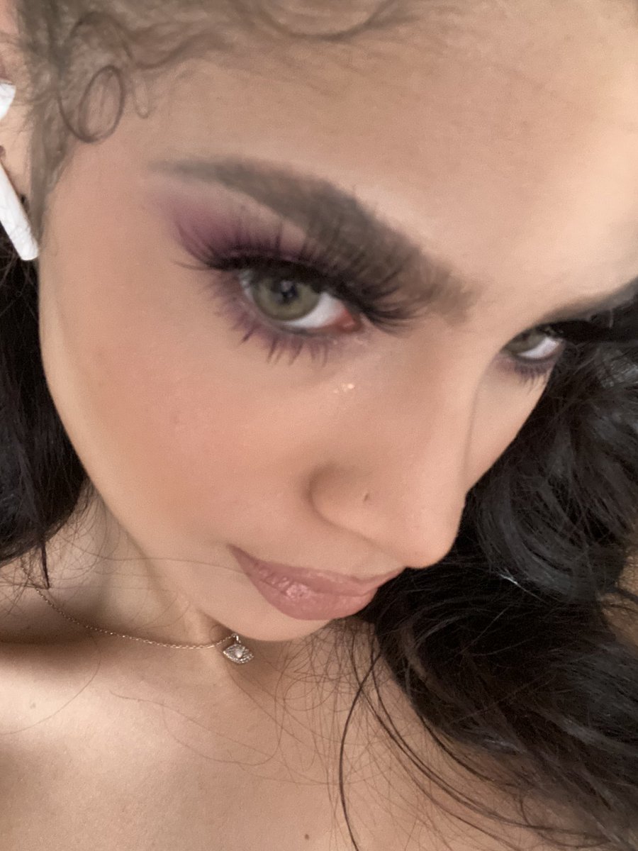 collegebratzz's tweet photo. happy 300! everyone who RT and follows gets free nudes! 😘 

#horny #sexting #sext #kik #daddy #topless #slut #whore #cumslut #jailbait #cam #nudes #masterbaiting #dmme #fucking #masterbate #cumwhore #pussy #sugarbaby #nsfw #wetpussy #cockslut #squirt #sellingnudes #buyingnudes https://t.co/2451x7gWyk
