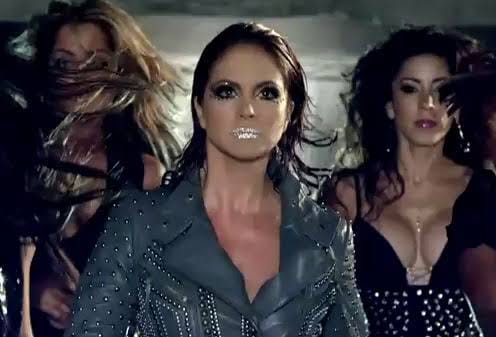 EquipoLucero's tweet photo. Lucero- "Esta vez la primera soy yo" 
En Spotify: https://t.co/dv98mctIEw
Vídeo: https://t.co/PiqXW0ZFPV
Audio en YouTube: https://t.co/YyDEnOpqE4
#LuceroVuelveAlPop https://t.co/iL9Qop7O8E
