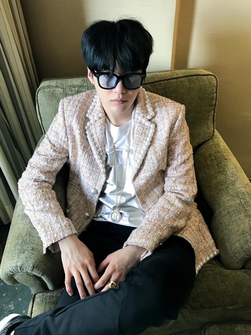 93strain's tweet photo. start your day right

#슈가 #민윤기 #윤기 #SUGA #BTS @BTS_twt #ThisIsAgustD https://t.co/cpzTtSCX1L