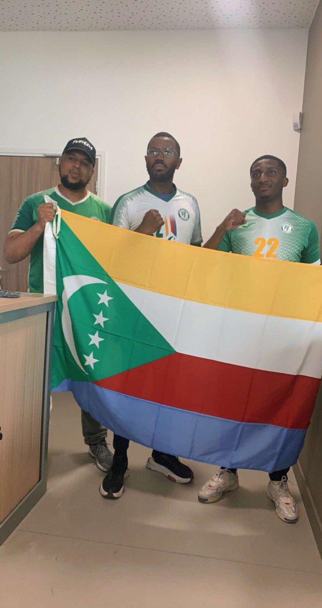 MzeSamboussa's tweet photo. H I S T O R I Q U E 25/03/2021 CAMEROUN ON ARRIVE !!! 
Trop d’émotion juste MERCI LES CŒLACANTHES DES COMORES 
LA FIERTÉ DES NÔTRES 
FIER D’ÊTRE COMORIEN 🇰🇲💚🤍 https://t.co/syORAEXgKA