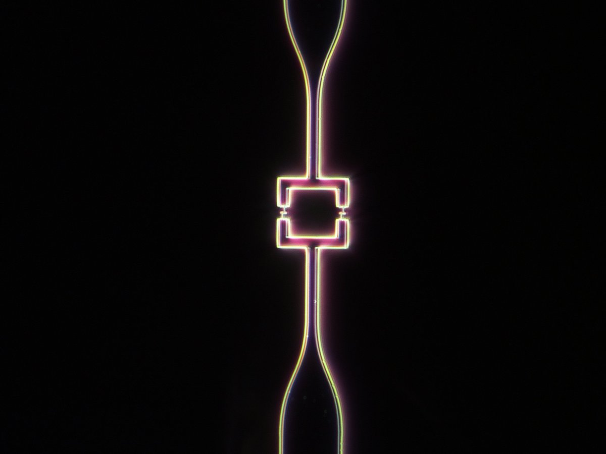 QuantumSchool21's tweet photo. @AndreasAtETH @Liv_Lanes @qudev @ETH_physics @ETHQuantumCntr @ETH_en How about this dark field image of a josephson junction from @hybirds_eth https://t.co/Hd6noiYPvy