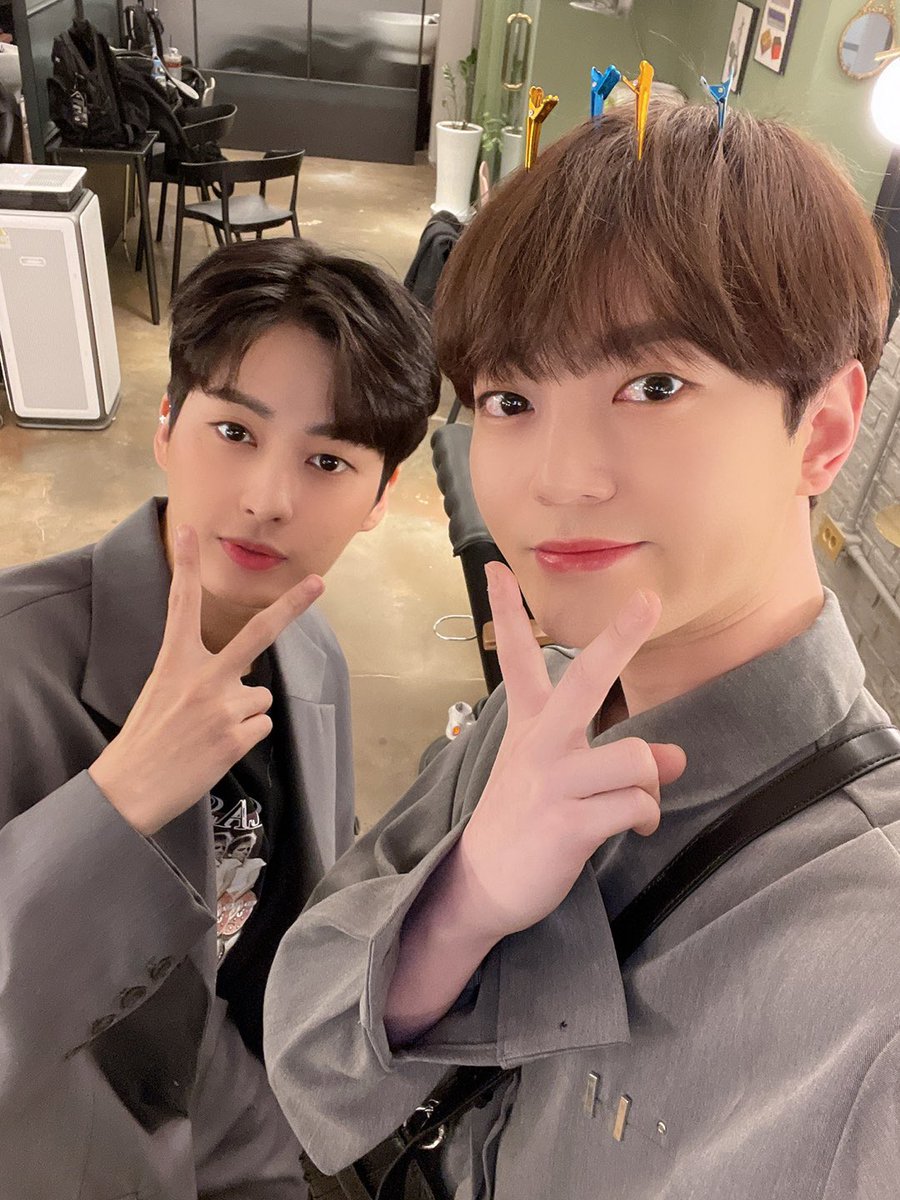UP10TION's tweet photo. 큰민수 큰짱연ㅋㅋㅋㅋㅋ #비토 #bitto #고결 #kogyeol https://t.co/Tv20xwHBms