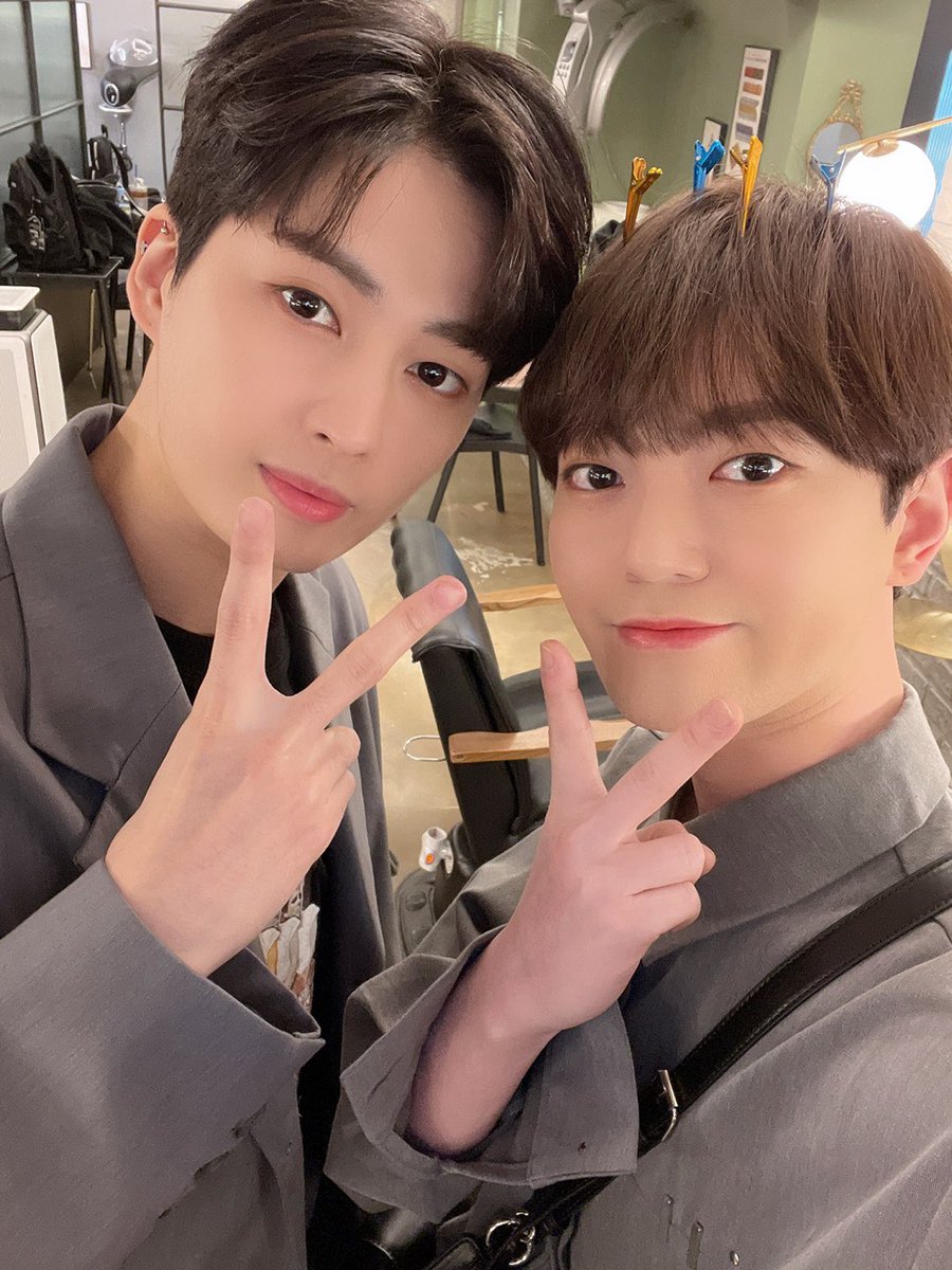 UP10TION's tweet photo. 큰민수 큰짱연ㅋㅋㅋㅋㅋ #비토 #bitto #고결 #kogyeol https://t.co/Tv20xwHBms
