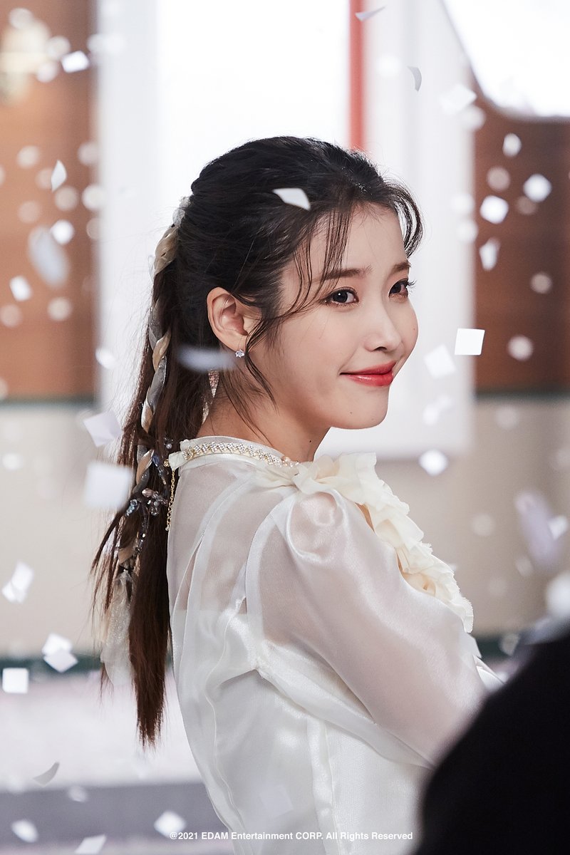 IUmushimushi's tweet photo. [HQ] LILAC MV Behind the Scenes Photos [27P]

Download: 
https://t.co/wf3FYwcplv

Source:
https://t.co/oBMx4TsQMd https://t.co/XZBFc0SBGU