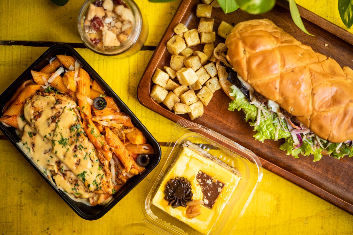 FreshMenuIndia's tweet photo. Friday looking real good! 
With a mix of every favourite of yours, it’s time to dig into a medley of flavours. Order in. Right now! 

#FreshMenu #RealGoodFood #RealGoodFit #Sandwich  #Pasta #CreamyPasta #Dessert #FreshMenuDesserts #JarDesserts #RealGoodDesserts #Pastry https://t.co/kDRhKlMGEI