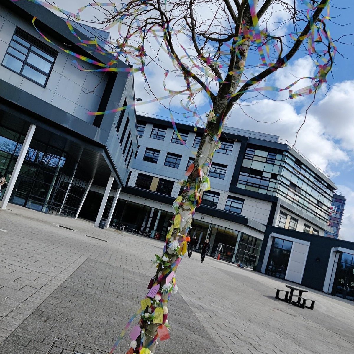 burnleycouk's tweet photo. The Memory Tree in the courtyard at Burnley College has been created on the anniversary of the lockdown, to reflect on the past year. Staff and students have filled the tree with messages of hope, stories, thank-yous and reflections. ❤️ #hope #future #collegecampus #studentlife https://t.co/JdpQnqhLcS