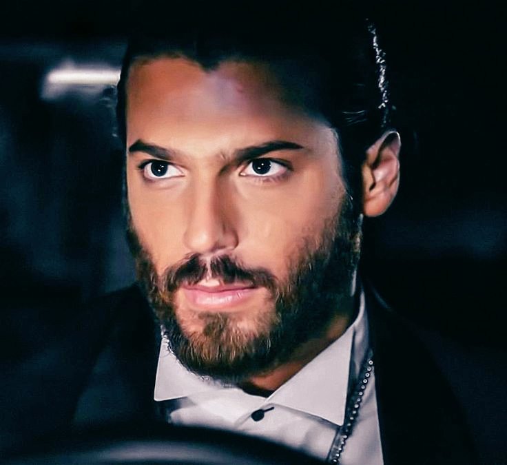 Mariceli29's tweet photo. La vida no se cuenta por la cantidad de respiraciones si no por los momentos que te dejan sin aliento,feliz Viernes ,lolas Lolitas, Dolores pasar un buen día 😘 #CanYaman https://t.co/YLwqjdocJ6