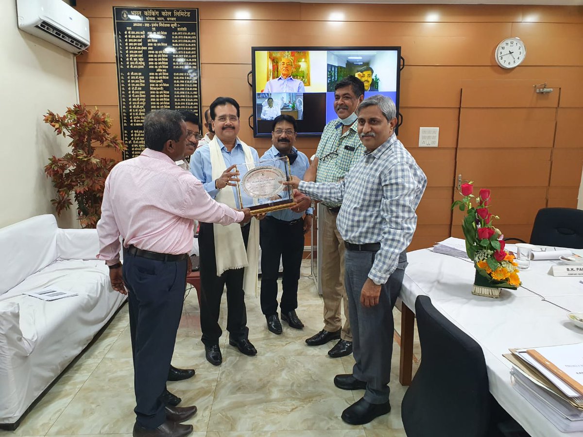 DTOP_BCCL's tweet photo. T-52) The Director (Technical) Operation got felicitated by the BCCL Board on preferably his last Board meeting. He has attended all the BCCL Board Meeting religiously in his tenure. https://t.co/GpsNhQk13q
