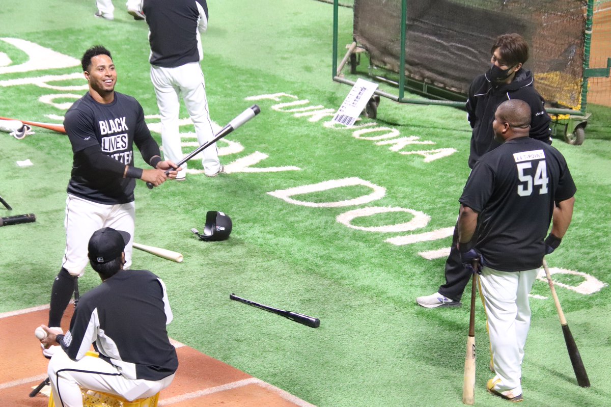 Full Count フルカウント S Tweet いよいよプロ野球開幕です ペイペイドームでは昨季のパ1位の ホークス と マリーンズ が激突します 試合前には 広瀬アリス さんと アントニー さん ではなく マーティン 選手と デスパイネ 選手が談笑するシーンも