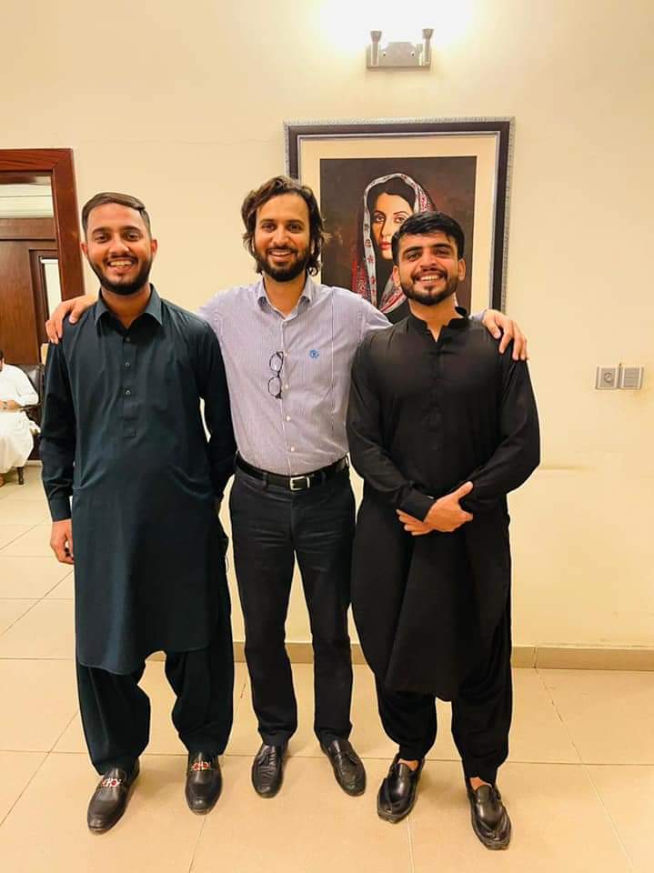ShahzadAliMaHe2's tweet photo. President PSF Sindh @psfmansoor  met With Personal Secretary to Chairman PPP Bilawal Bhutto Zardari Junaid Saleem Jadi.
Information Secretary SPSF @sheryarbhagat Bhagat was also present.
 #Rising_SPSF https://t.co/jGT4dqVovC