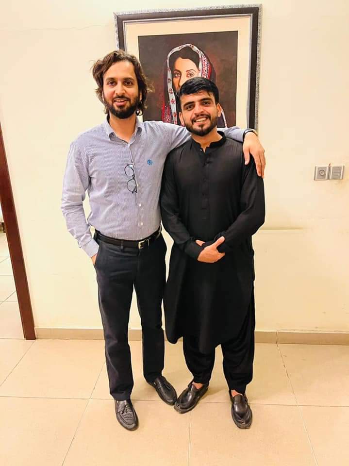 ShahzadAliMaHe2's tweet photo. President PSF Sindh @psfmansoor  met With Personal Secretary to Chairman PPP Bilawal Bhutto Zardari Junaid Saleem Jadi.
Information Secretary SPSF @sheryarbhagat Bhagat was also present.
 #Rising_SPSF https://t.co/jGT4dqVovC