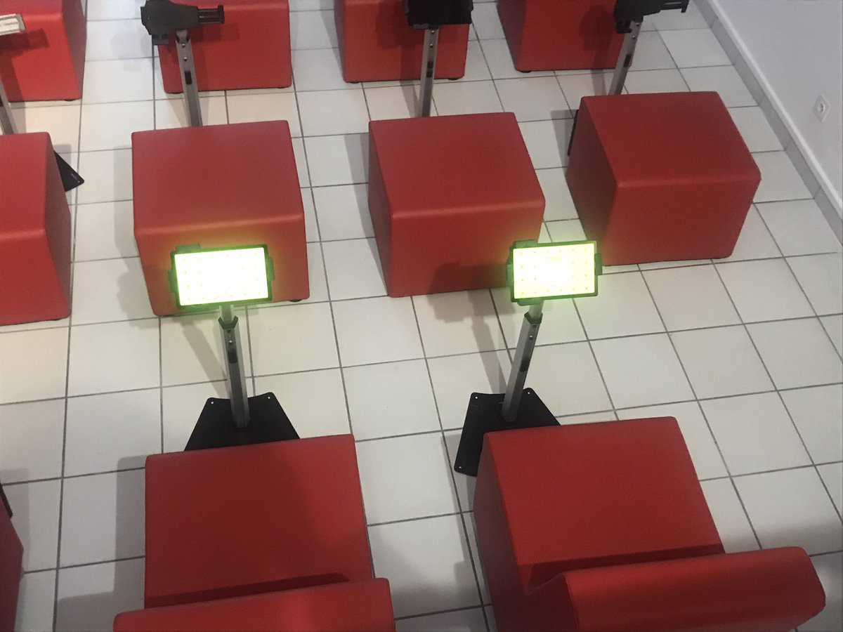 LSar83's tweet photo. Visite du musée numérique @MicroFolie avec @calafato_carine et la CPD musique, à Brignoles, au musée des comtes de Provence. Merci à Lydie et Lucy pour la découverte de cette galerie d’art ludique, interactive et evolutive pour voyager à travers l’art et son histoire @DANE_acNice https://t.co/64chAr32Nu