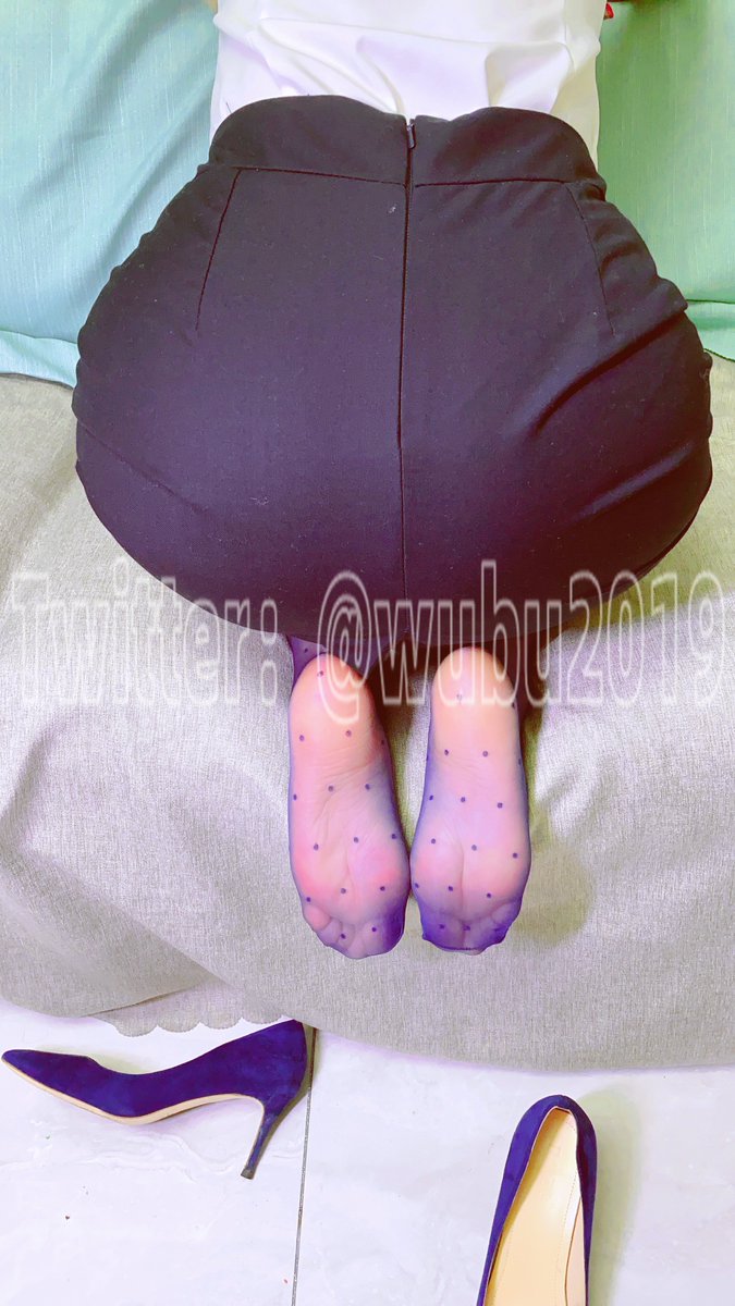 第一次尝试这种款式的袜袜，油亮袜竟然能做的这么薄，本来油亮袜就滑溜，简直是男人的加油站！

谢谢提供袜袜：@yaoguaisenlinMF 
桃宝店：妖怪森林 https://t.co/gFb2XDtkbg