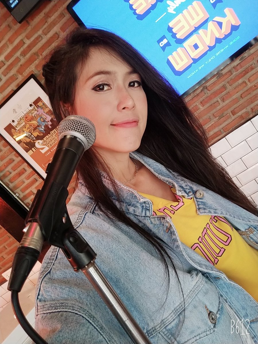 BOSHOWGO's tweet photo. ร้องเพลงไหน จะมัดใจเธอได้อยู่หมัดน๊า 😁
นึกก่อน
#boshowgo #น่ารัก #ดีเจ #dj #cute #cool #mc #work #หล่อ #สาวหล่อ #smile
https://t.co/8Y6kz1Gqx8 https://t.co/M2wJPQctmg