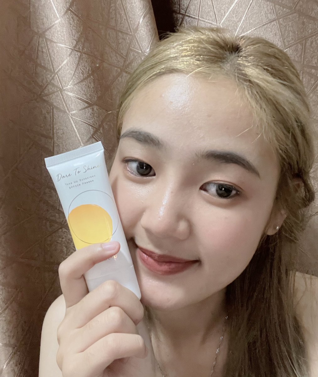 Newkigeegy's tweet photo. ชอบตัวนี้มาก ✨กันแดดโทนอัพ✨  ของSrichand ช่วยเปลี่ยนผิวหมองให้ดูสดใส ปรับโทนสีผิวของเราให้สว่างขึ้นหนึ่งระดับ มีSPF50+ PA++++ ☀️☀️☀️ปกป้องผิวเราจากมลภาวะด้วยเหมาะกับช่วงนี้มากๆ เป็นปลื้มสุด💗 #สว่างอัพเวล #ใช้ดีบอกต่อ https://t.co/xDTHpXOna7