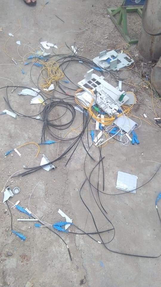 25/3/21 5:10 pm Yangon Thit Thu Wunna
 Welink, unilink and other fiber optic internet cables  The internet fiber boxes attached to the pole were removed
 Credit