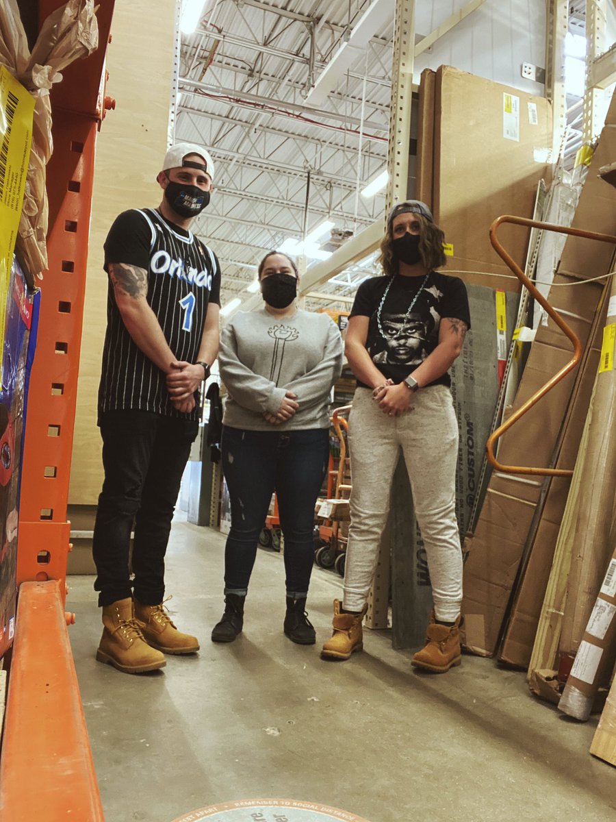 sjpeto16's tweet photo. “I got hustle though, ambition, flow, inside my DNA”😎✌🏼#spiritweek #hiphopday #sucesssharing #HDstrong #store2715 @JasonHatkowski @nateweems7 @BrandonReinoehl @medjajo @kristenihd https://t.co/xCAA4lrt9C