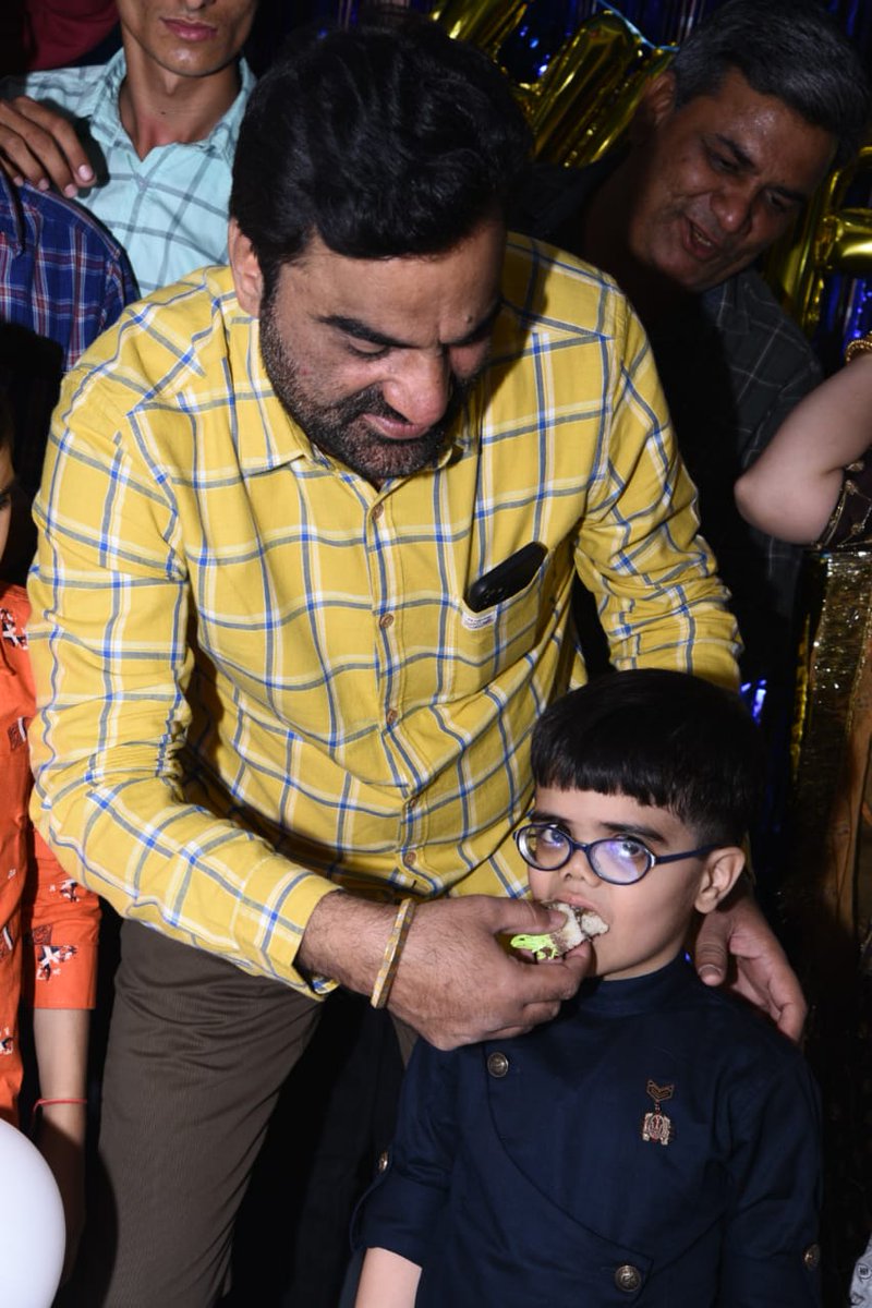 hanumanbeniwal's tweet photo. कल शाम नागौर आवास पर पुत्र आशुतोष के जन्म दिवस के अवसर की तश्वीरें ! https://t.co/h8urbOuhj5