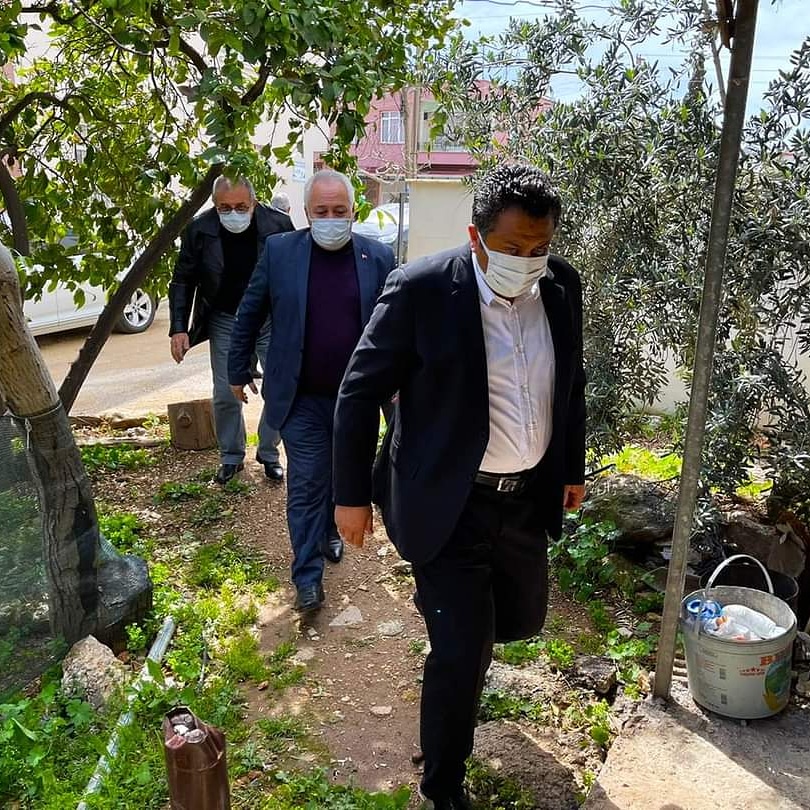 Kamildurmusoglu's tweet photo. #HayırlıCumalarDilerim
Canı cehenneme #rahat uyuyanın,
#Kapısını örtenin #perdesini çekenin,
Yüreği yalnız kendiyle #dolu olanın,
Duvarları ancak #çarpınca görenin.
Canı cehenneme başkasının #yangınıyla
Evini #ısıtıp yemeğini #pişirenin.
Hayırlı #cumalar dilerim dostlarım... https://t.co/PwqftgUZux