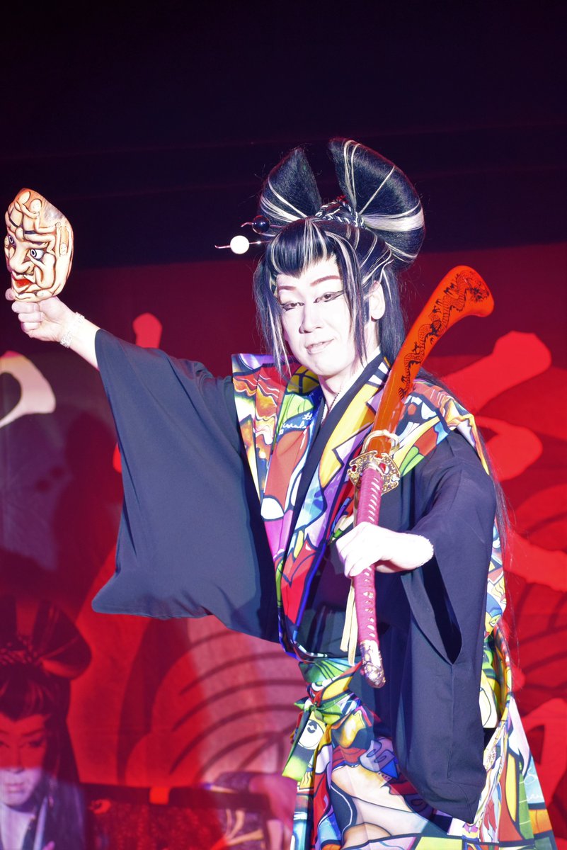 チロママ ちょっと変わった刀も 天夜叉さんの世界観ですね 細かい処もおしゃれだし 天夜叉さんは 情報がいっぱい 本当に写真をみてつくづく思います いつも楽しみです