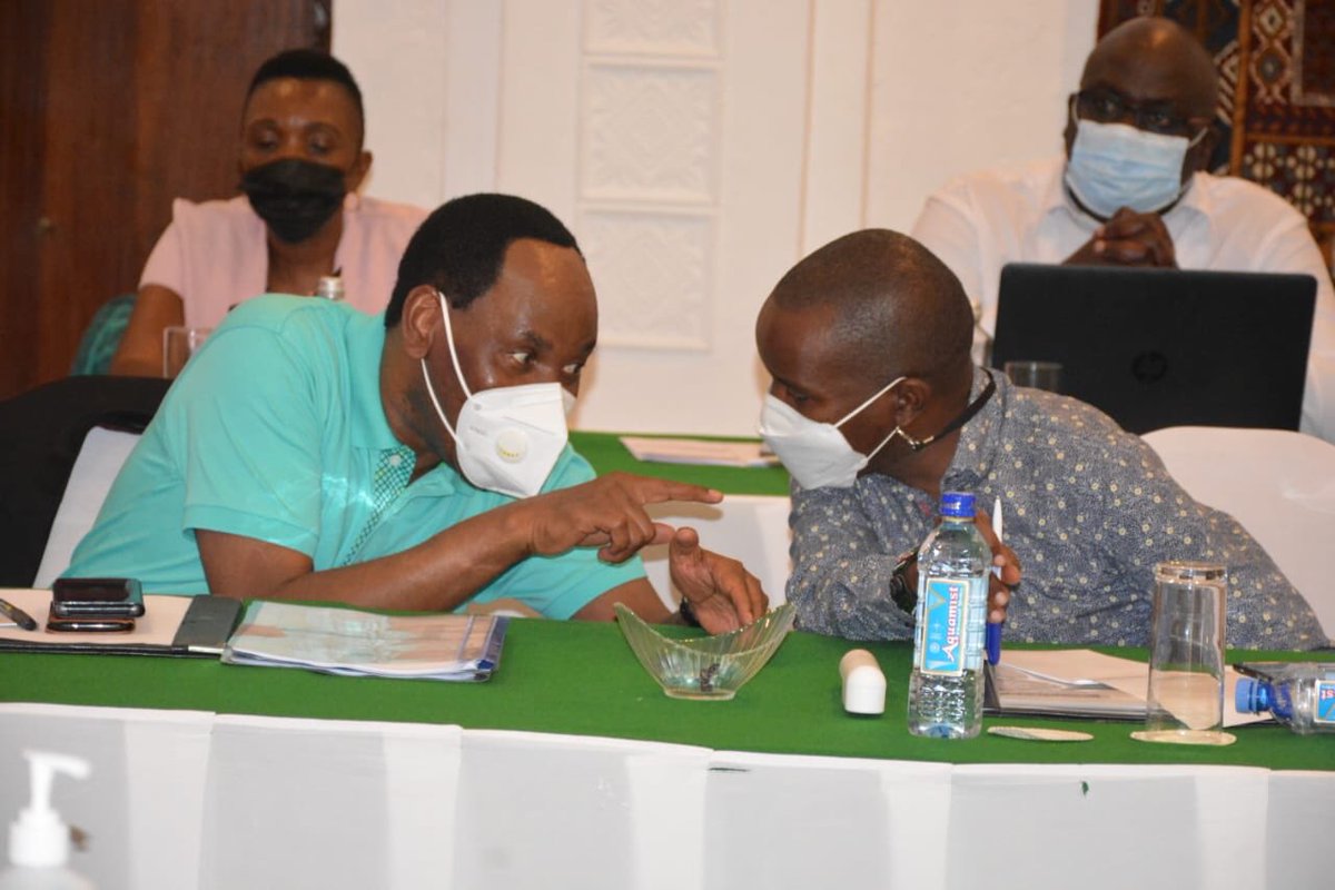 benjamuvea's tweet photo. A govt. official &amp; rather than congratulating the national team chooses  an alternative of running.I think he should concentrate on watching how phonographic our music industry is.Let's work with limits. For the time being work on your hairline.
#ezekielmutua @EzekielMutua https://t.co/tPbHgS0oEx