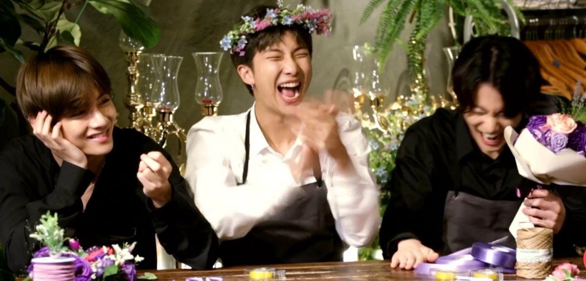 SUGAsChampagne's tweet photo. Sometimes you need @BTS_twt making flower arrangements to end a less than stellar day right. 😁
Thanks for reminding me of this episode. Jin won hands down! 🤣
@pastelrecordsrm
#BTS
#RunBTSep99 https://t.co/PM5OaFpR1H