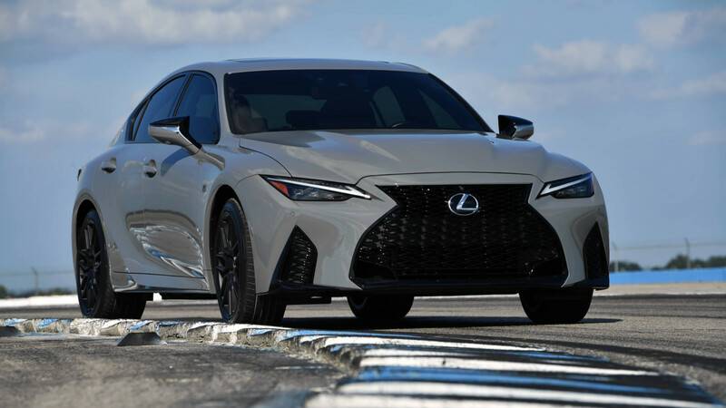 Autocosmos's tweet photo. Conoce al nuevo @Lexus_Mex #IS500F #SportPerformance 😎 Limitado a 500 unidades, es impulsado por un motor V8 5.0L aspirado que entrega 472 caballos de fuerza y una aceleración de 0 a 96 km/h en solo 4.5 segundos 🔥 👉 https://t.co/QQAT6bxI4h https://t.co/B7I4pdO3fB