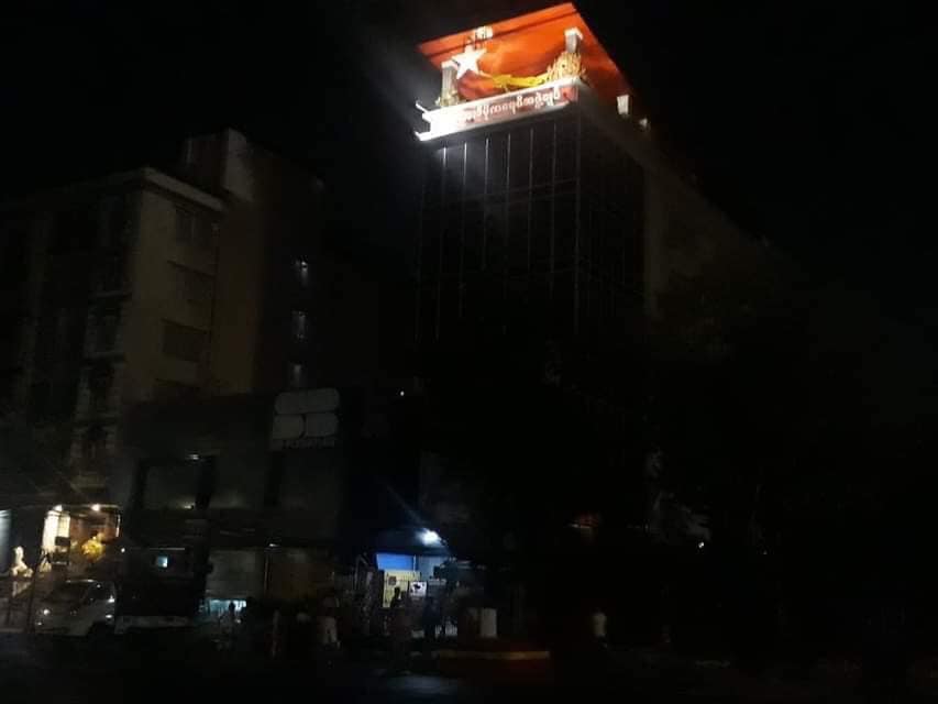 IrrawaddyNews's tweet photo. The National League for Democracy’s headquarters in Yangon was hit by an arson attack at around 4:15 a.m. on Mar. 26. Residents in the neighborhood helped put out the fire and no serious damage was reported.  
#WhatsHappeningInMyanmar https://t.co/Ick45WiVdS